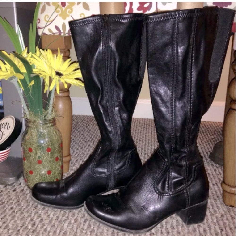 Ladies Size 6 & 1/2 M Black Zip Up Boots Jasmin